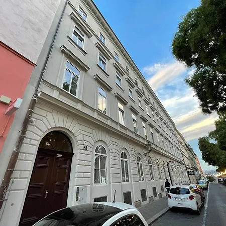 Comfy Central City Retreat Brno Exterior photo